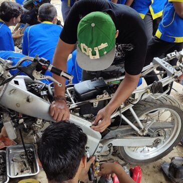 Praktik Bengkel Teknis Bisnis Sepeda Motor SMK TRI SUKSES Natar Lampung Selatan